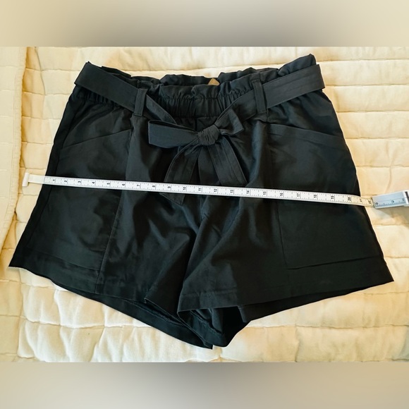 Stylish Black Women's Shorts Belted - Picture 6 of 7